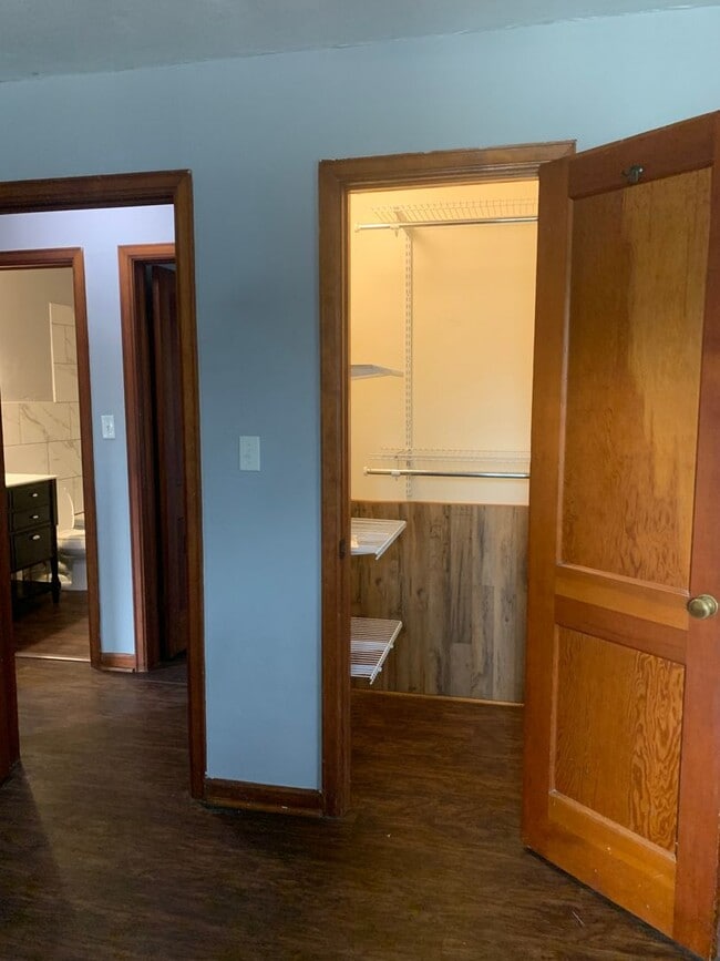 Building Photo - Charming 2-Bed with Bonus Space & Private ...