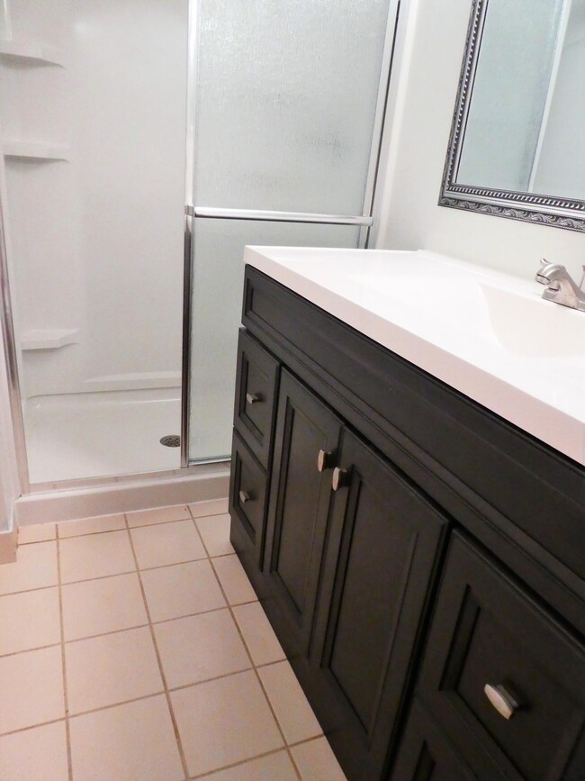 Building Photo - 7094 Golf Colony Ct
