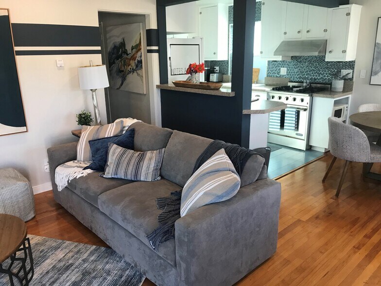 Front Living Room - 827 San Luis Rey Pl