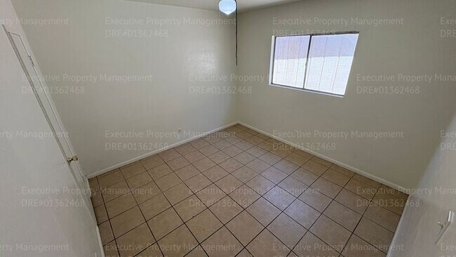 Building Photo - 3 bedroom 1 bathroom house located near E. California Ave/ Mt Vernon Ave