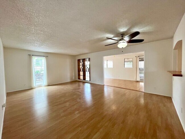 Building Photo - Mililani Town: 4 bed, 2.5 bath House with Den and Large Patio