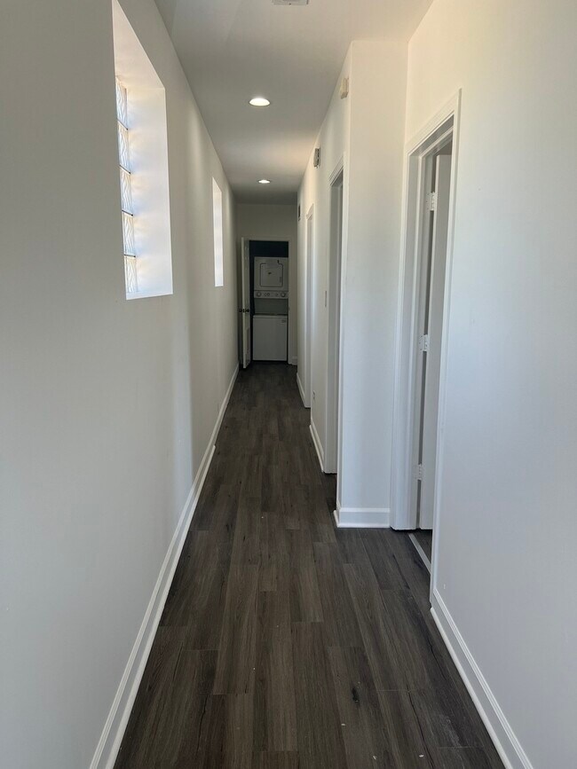 Building Photo - 1453 W Garfield Blvd