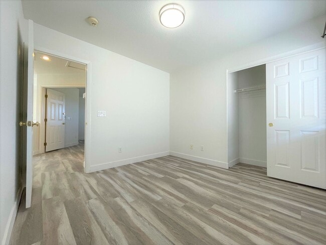 Building Photo - Two Oversized Rooms is what you looking for!