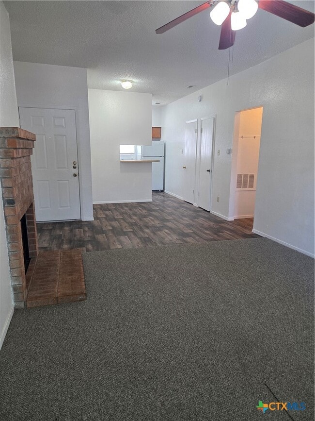 Building Photo - 2411 W Slaughter Ln
