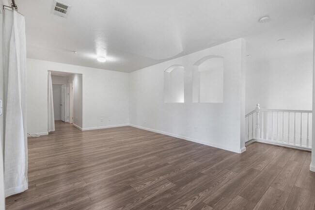 Building Photo - 25892 Iris Ave