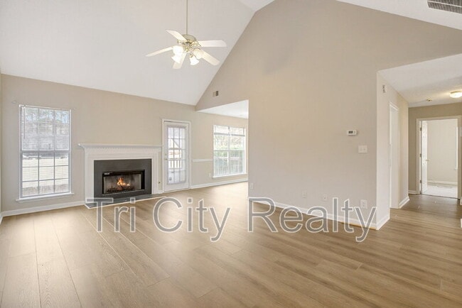 Building Photo - 110 York Ln