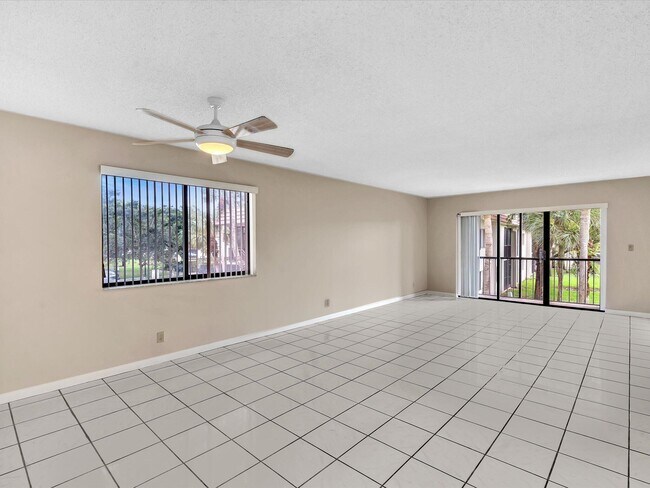 Building Photo - 16252 Laurel Dr