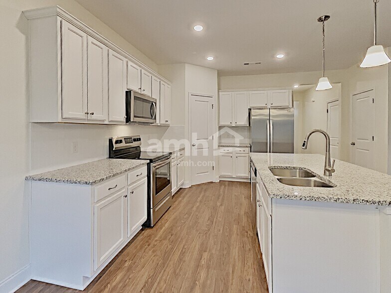 Building Photo - 444 Charity Ln