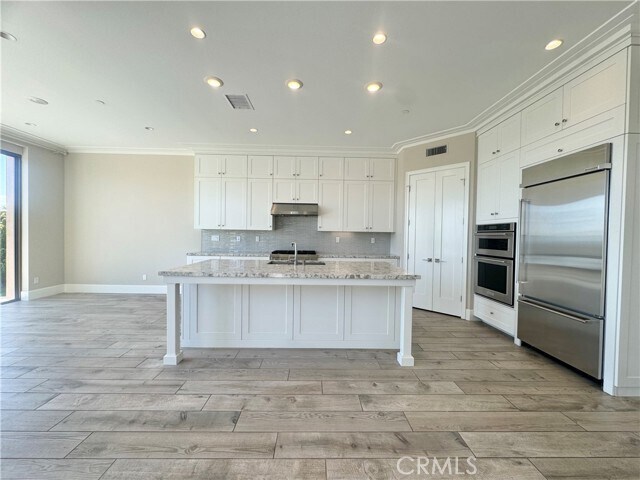 Building Photo - 110 Statura
