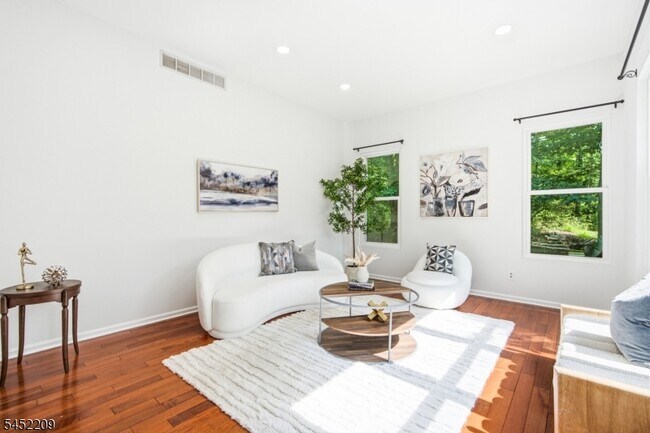 Building Photo - 9 Stirrup Way