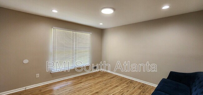 Building Photo - 834 Ridge Ave