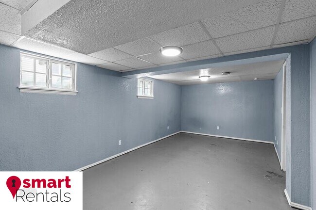 Building Photo - 1210 St Richard Dr