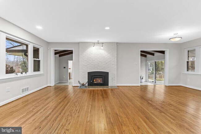 Building Photo - 7609 Woodridge Cir