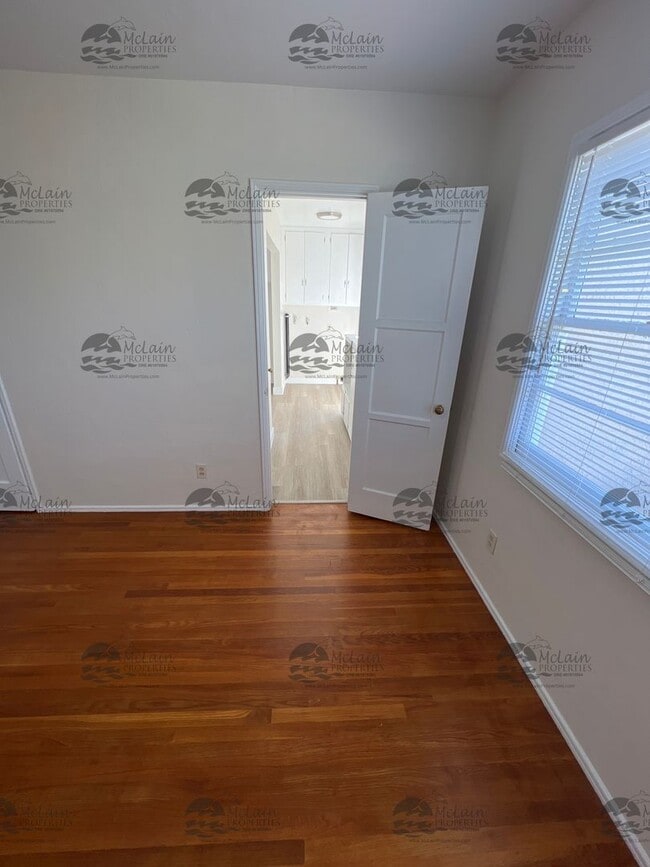 Building Photo - Single Story 3 BD/1BA Home with 2 Car Garage!