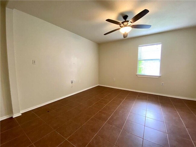 Building Photo - 5413 Manor Rd