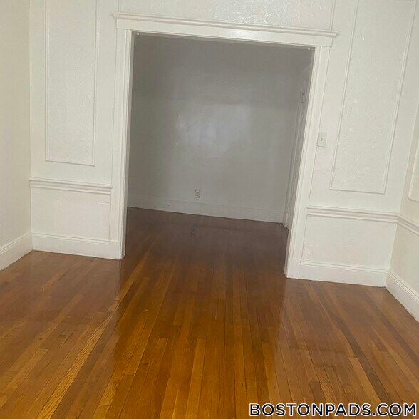 Building Photo - 19 Mora St