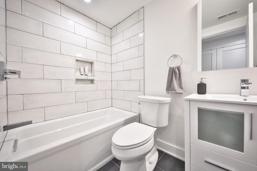 Bathroom 3 - 909 N 20th St