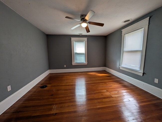 Building Photo - 1017 Ferdinand Ave SW