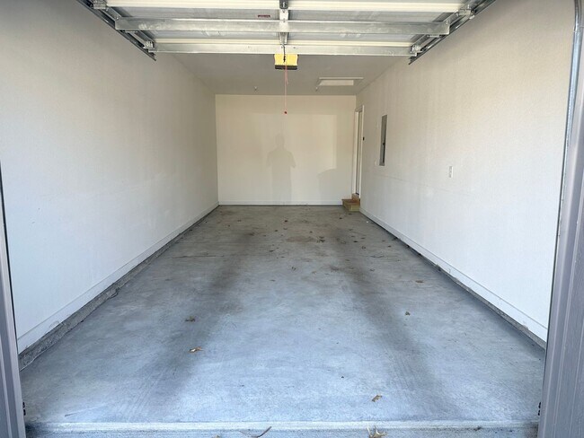 Building Photo - 2 Bed | 2 Bath | 1 Car Attached Villa with Unfinished Basement