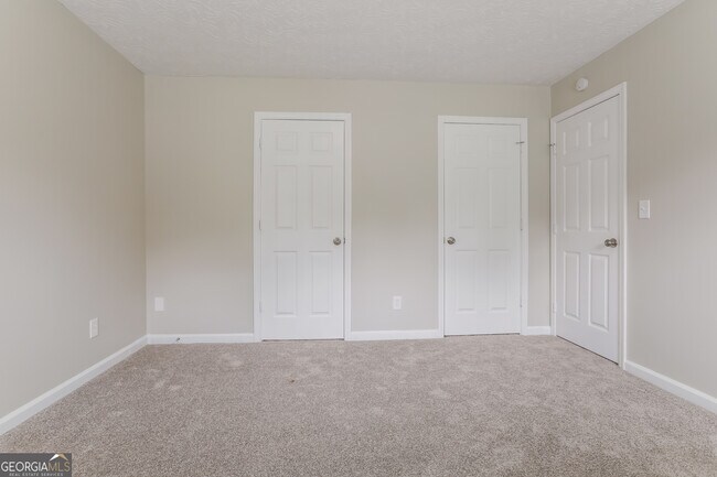 Building Photo - 6578 Carriage Ln