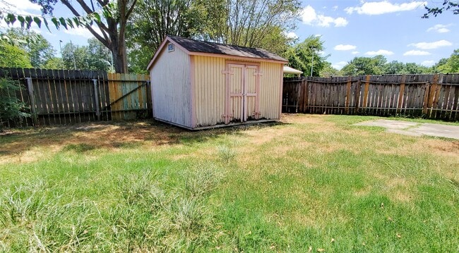 Building Photo - 11047 Grassyglen Dr