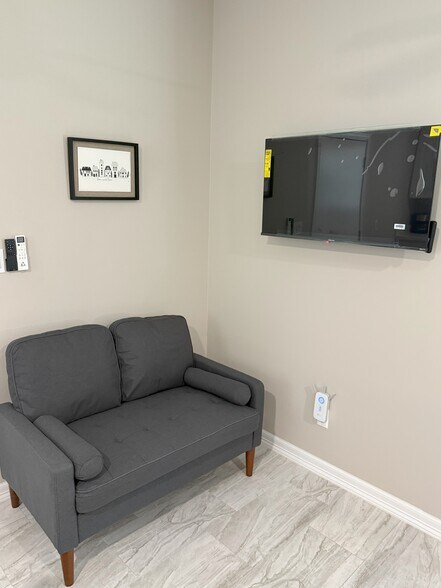 Living Area - 5712 Abbey Ct