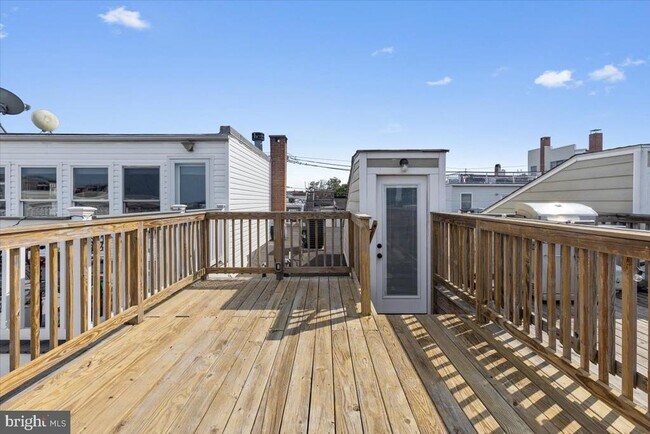 Building Photo - 616 Hyson St