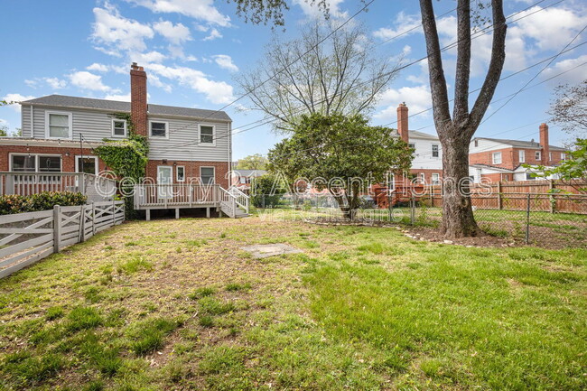 Building Photo - 2034 Arlington Terrace