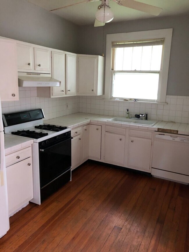 Building Photo - 119 N Normal St