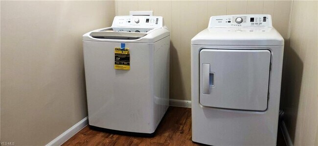 Building Photo - 2001 Corning Ave