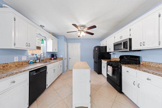 Building Photo - 4 bedroom in Bluewater Bay!