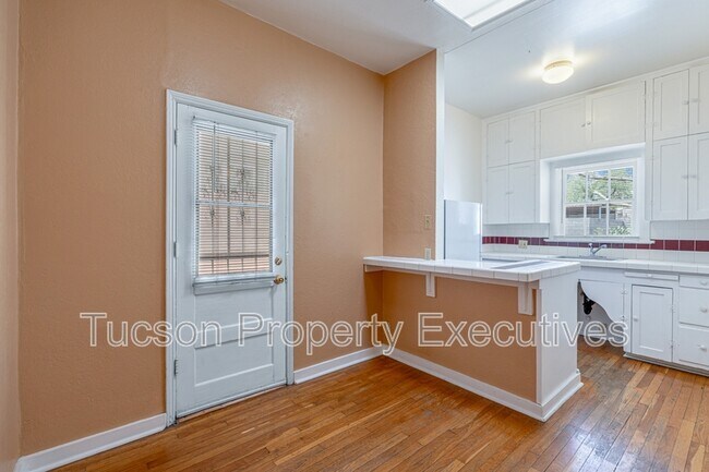 Building Photo - 1220 N Olsen Ave