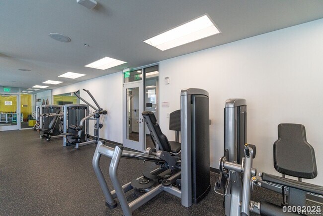 Building Photo - Ke Kilohana –$2700 Modern 1 Bed / 1 Bath Condo with Parking in Ward Village