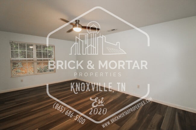 Building Photo - 900 Glendower Way