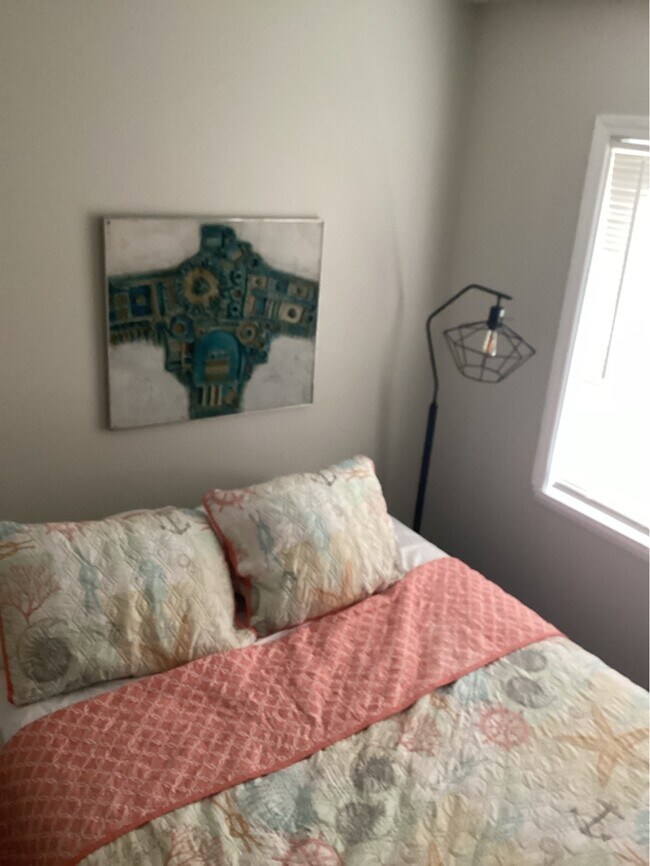 Building Photo - 30 Fern St