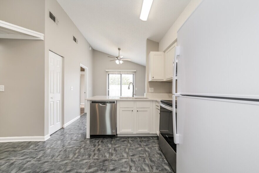 Building Photo - 756 Century 21 Dr