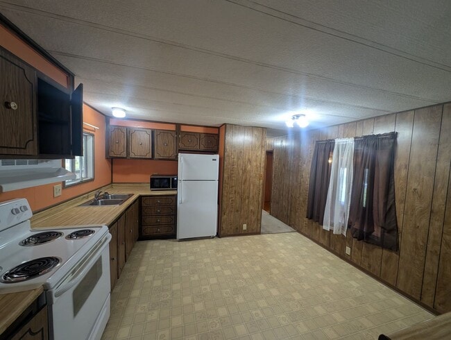 Building Photo - 2 Bed 2 Bath in Usk
