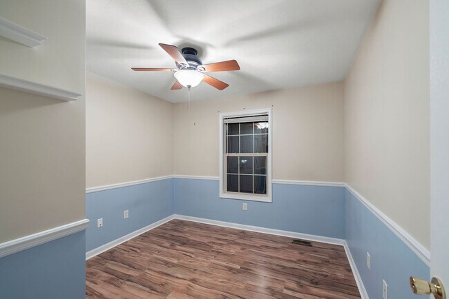 Room#3 - 525 Meade Ave