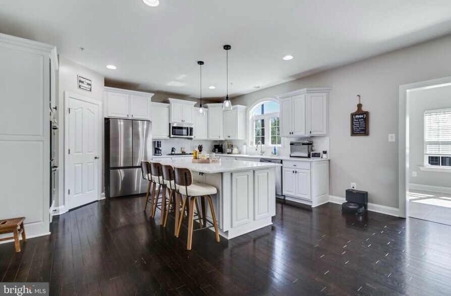 Building Photo - 46841 Shelton Dr