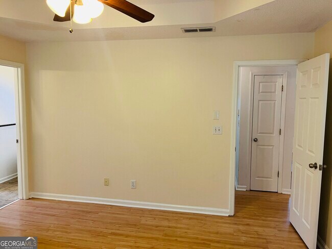 Building Photo - 145 Riverside Dr