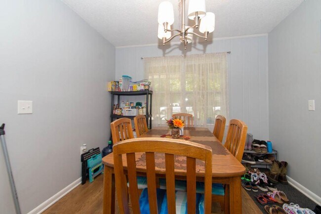 Building Photo - 122 Briarwood Dr