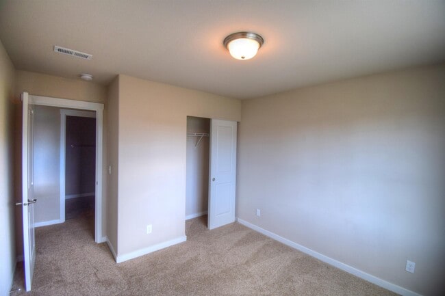 Building Photo - 5207 51st Way SE