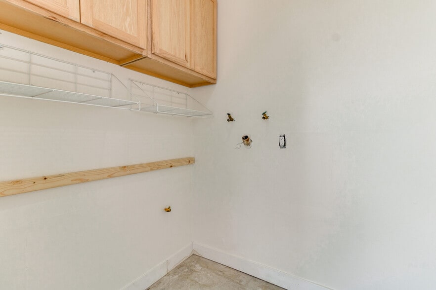 Washer/Dryer Hookup - 240 S Palm Dr