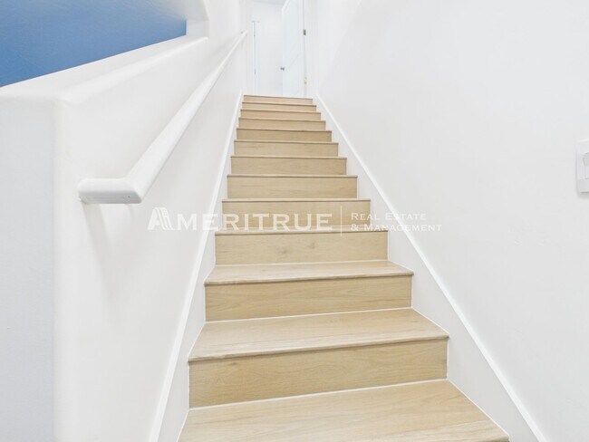 Building Photo - 1868 E 640 N