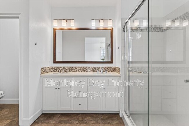 Building Photo - 480 Palisade Dr