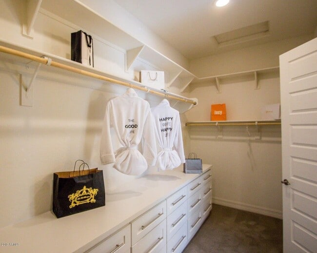 Building Photo - Gorgeous 4 Bed + den Single Level Home in gated community in North Peoria with RV Gate / BBQ!!