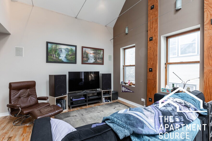 Building Photo - 1939 N Winchester Ave