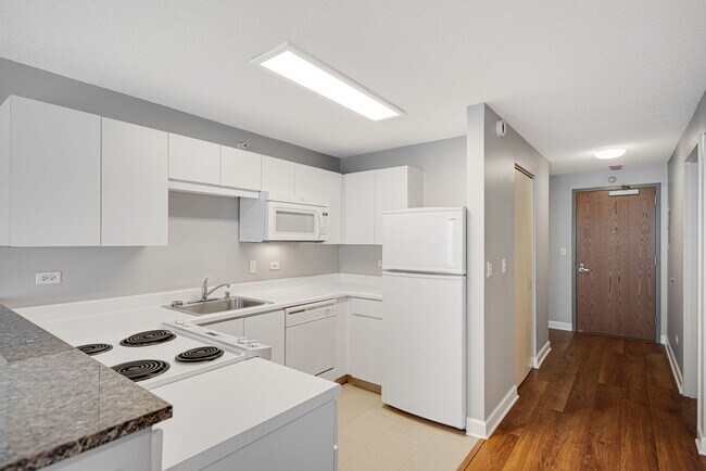 Building Photo - 2 E Erie St