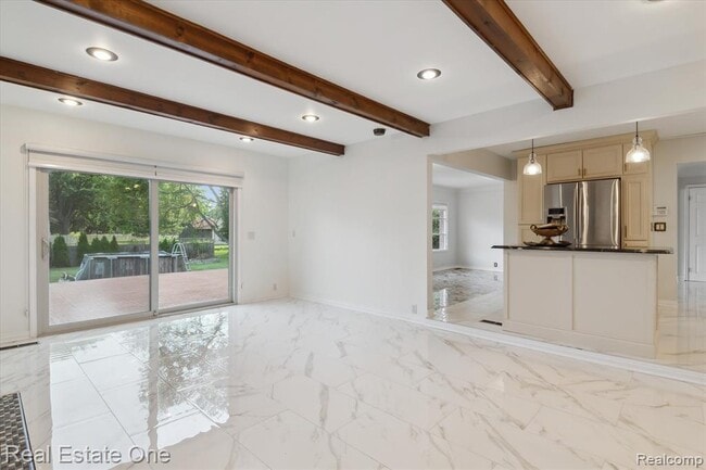 Building Photo - 23944 Fordson Dr