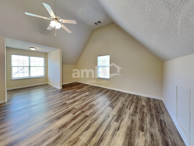 Building Photo - 112 Ventura Trl